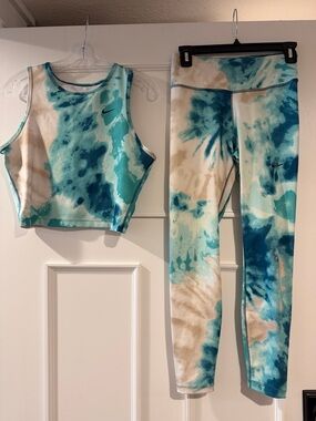 Nike Aqua & Teal Tie-Dye Dri-FIT Cropped Tank Top & Capri Leggings Athletic Set